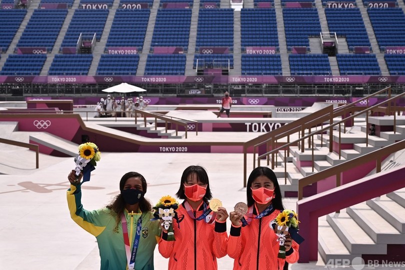 スケボー銀メダリスト ブラジルの「妖精」レアウ、国民的アイドルに