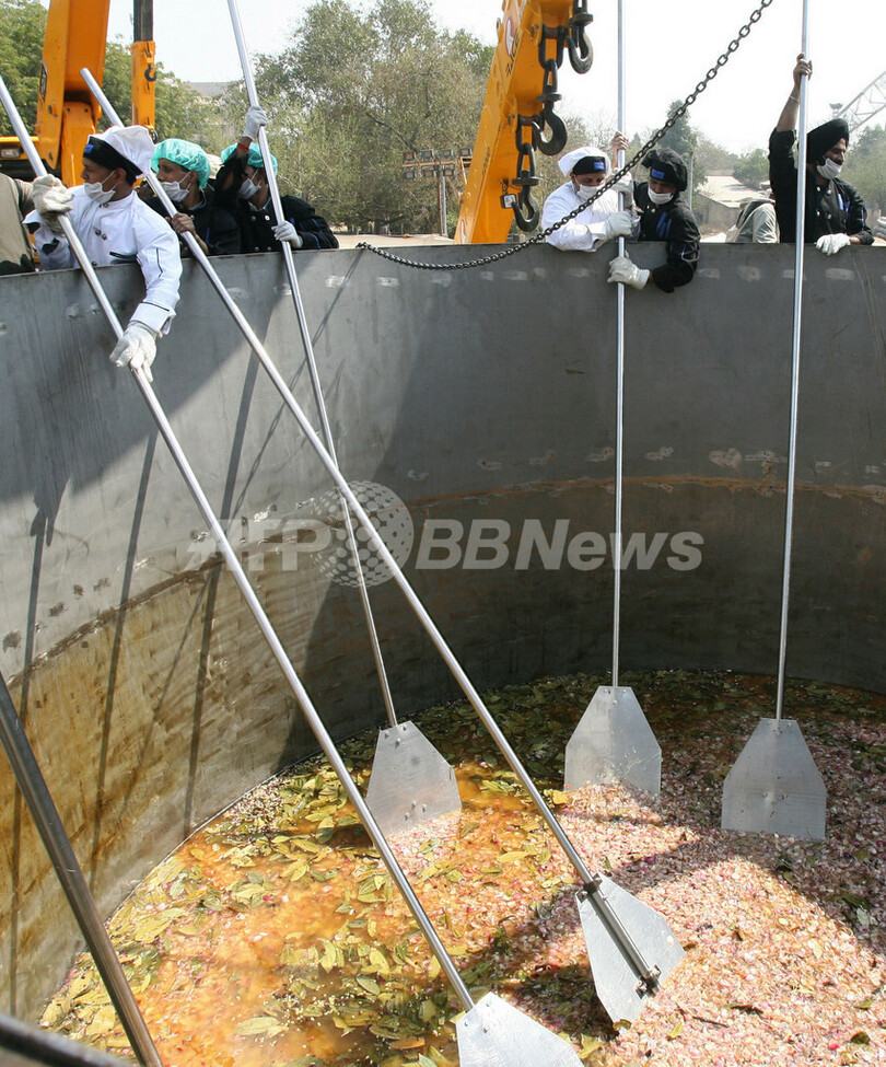 ギネスに挑戦、インドで13トンの炊き込みご飯