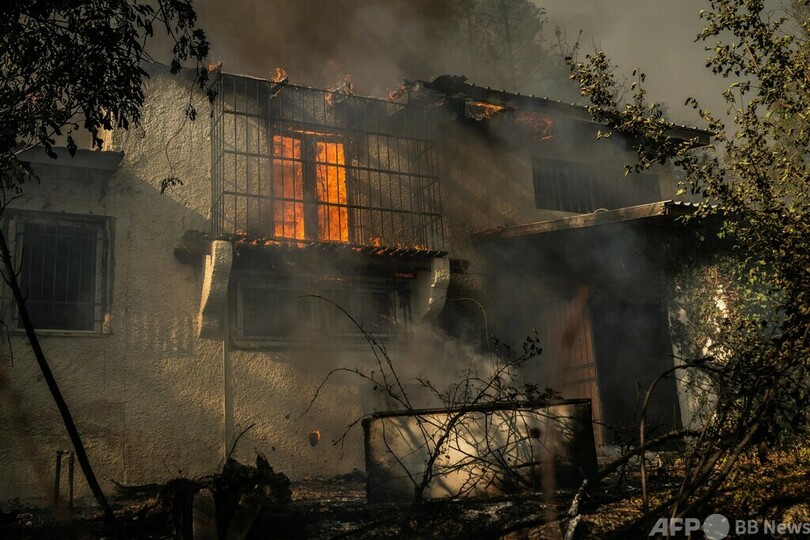ギリシャ首都に山火事迫る 新たに避難を指示