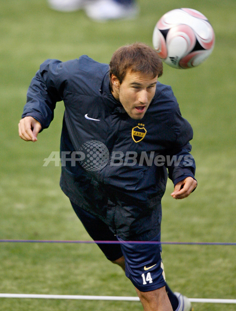 リケルメ　ボカ・ジュニアーズの練習に姿を現す