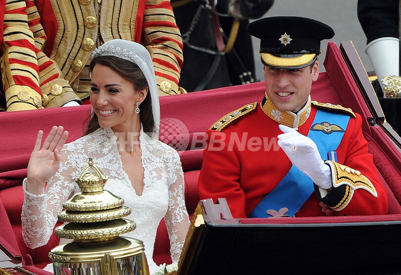 ロイヤルウエディング、夜のパーティーは大盛会