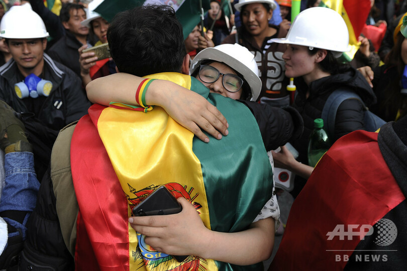 ボリビアのモラレス大統領、辞意表明 軍と警察の要求受け