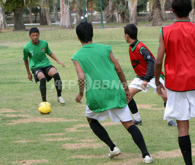 サッカー・インドネシアU-20代表を担う少年たちがウルグアイで強化練習