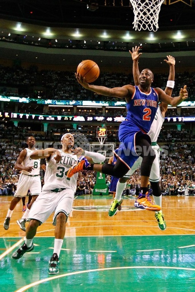 ニックスがセルティックス下し1回戦突破に王手、NBAプレーオフ