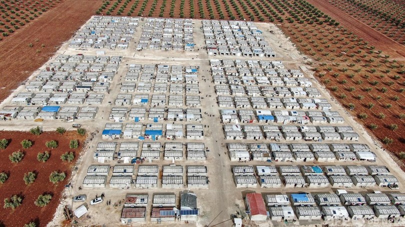 シリア難民、テントから新しいコンクリート住宅に引っ越し