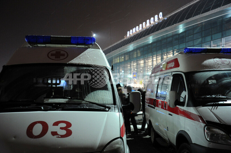 モスクワの空港で自爆攻撃、35人死亡