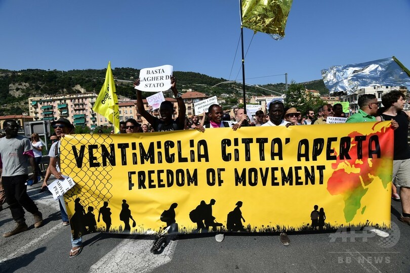 国境閉ざす欧州各国に抗議、移民擁護派がデモ行進 イタリア