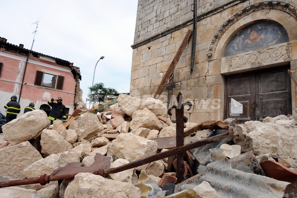 がれきの下から貴重なフレスコ画 イタリア中部地震で奇跡の新発見 写真1枚 国際ニュース Afpbb News