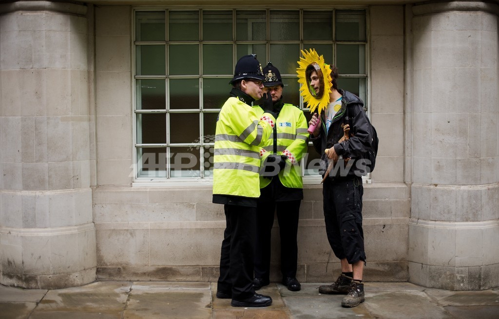 英警官の1割に副業、なかには驚きの職種も 英警官の1割に副業、なかには驚きの職種も