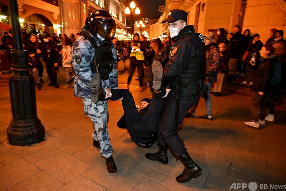 「戦争に行くか、投獄か」 ロシア、逮捕のデモ参加者に選択強要