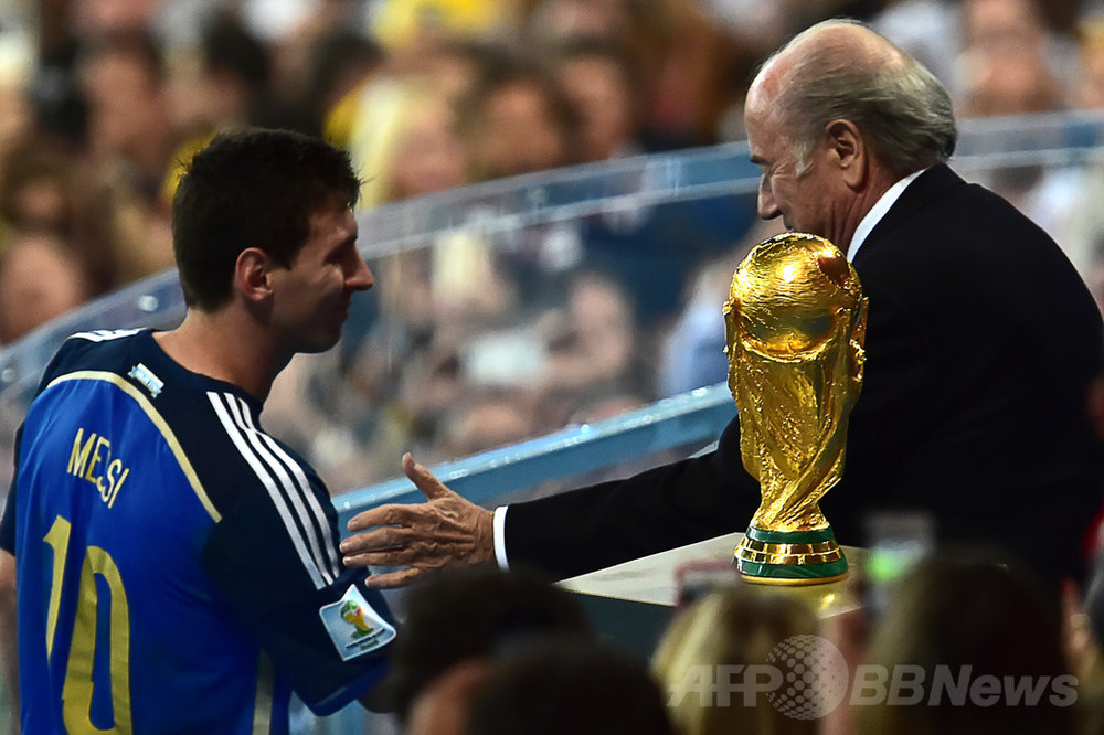 メッシ、ブラジルW杯の最優秀選手に選出 写真2枚 国際ニュース