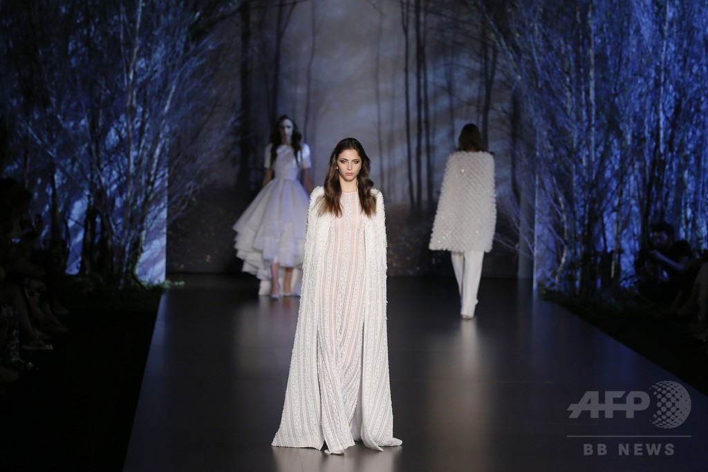 森に逃げ込んだロシア皇后をイメージ、「ラルフ＆ルッソ」15/16年秋冬オートクチュール