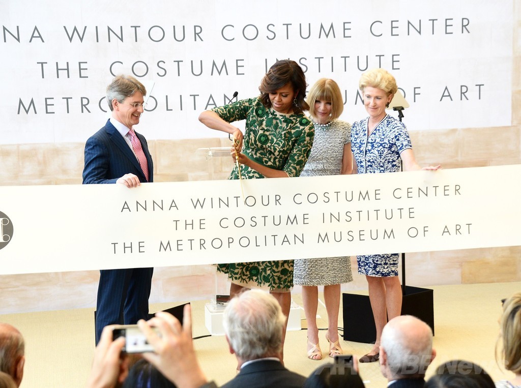 オバマ夫人がテープカット、アナ・ウィンター・コスチューム・センター開館式