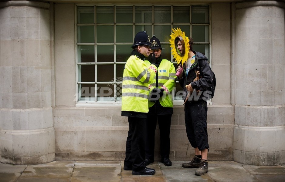 英警官の1割に副業、なかには驚きの職種も