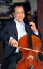 台湾の板橋（Panchiao）林家花園で、演奏する中国系米国人チェリスト、ヨーヨー・マ（Yo-Yo Ma、2009年1月30日撮影）。(c)AFP/Sam YEH