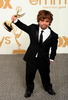 米ロサンゼルス（Los Angeles）で行われた第63回プライムタイム・エミー賞（Primetime Emmy Awards）授賞式で連続ドラマ部門の助演男優賞を獲得したピーター・ディンクレイジ（Peter Dinkladge、2011年9月18日撮影）。(c)AFP/ROBYN BECK