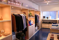 東京・青山にオープンしたショップ「1LDK aoyama heights.」の内観（2011年9月16日撮影）。(c)MODE PRESS
