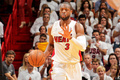 12-13NBAは3日、イースタンカンファレンス決勝（7回戦制）の第7戦が行われ、マイアミ・ヒート（Miami Heat）が99-76でインディアナ・ペイサーズ（Indiana Pacers）を破り、3年連続NBAファイナル進出を果たした。

ドリブルでボールを運ぶマイアミ・ヒートのドウェイン・ウェイド（Dwyane Wade、2013年6月3日撮影）。(c)AFP/Getty Images/NBAE/Issac Baldizon