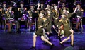ロシア・モスクワで開催の国際軍隊音楽祭「スパスカヤ塔」で、パフォーマンスを披露する北朝鮮の朝鮮人民軍の合唱団「功勲国家合唱団」（2019年8月26日撮影）。(c)Alexander NEMENOV / AFP