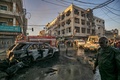 シリア北東部カミシリで起きた同時爆発の現場（2019年11月11日撮影）。(c)Delil souleiman / AFP