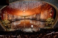 米カリフォルニア州ハリウッドのドルビー・シアターで開催された第88回アカデミー賞授賞式で司会を務めるクリス・ロック（2016年2月28日撮影）。(c)AFP/Getty Images/Kevin Winter