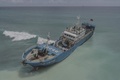 モーリシャス沖で座礁した中国船（2021年3月8日撮影）。(c)L&apos;Express Maurice / AFP