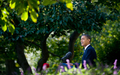 ノーベル平和賞の受賞を受け、米ワシントンD.C.（Washington D.C.）のホワイトハウス（White House）のローズガーデン（Rose Garden）で会見するバラク・オバマ（Barack Obama）米大統領（2009年10月9日撮影）。(c)AFP/Saul LOEB