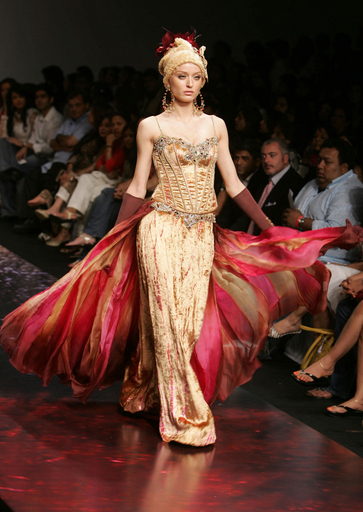 ＜08/09年秋冬ラクメ・ファッション・ウィーク＞ニータ・ルッラーら、新作を発表