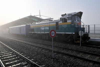 北朝鮮、陸路の通行制限措置を解除へ 赤十字ホットラインも再開