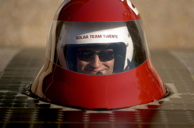 3000キロを疾走、オーストラリア縦断ソーラーカーレースがスタート