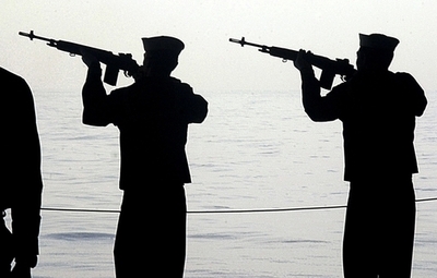 女性2人刺傷の米水兵、神奈川県警が取り調べ