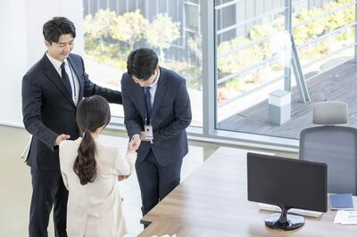 韓国・新入社員2人、上司のカードで昼食に7万4000ウォン…チーム長「想定より高かった」