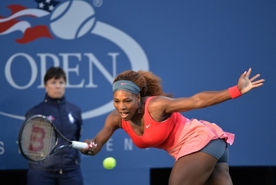 連覇目指すセレーナが李娜下し決勝へ、全米オープン