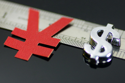 人民元の対ドル為替レート 6.90元台に迫る