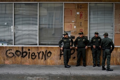 コロンビアの警察署で襲撃、警官3人死亡 武装勢力の犯行か