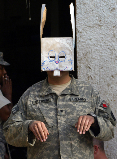 イースター祝うイラク駐留米軍兵士