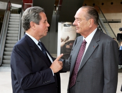 シラク前仏大統領、愛犬｢スモウ｣にかまれる