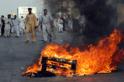 パキスタン北西部のモスクで自爆テロ、38人死亡