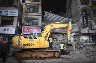 中国ビル崩壊、死者26人に 6日ぶり生存者救出