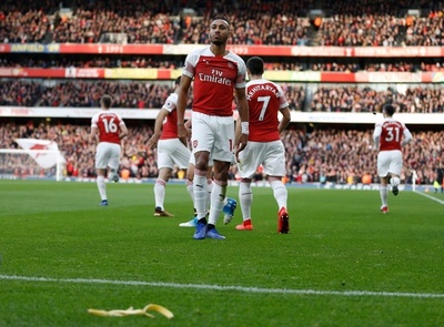 オーバメヤン目がけてバナナの皮、投げたトッテナムファンを逮捕