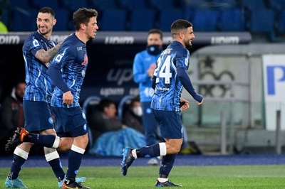 ナポリ首位浮上、後半ATの劇的弾でラツィオ下す