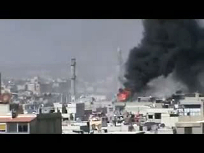 シリア虐殺の村に満ちた「血と悪臭」、国連監視団が現場入り 西側は制裁要求へ