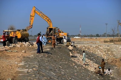 砂漠の太陽エネルギー公園、電力危機克服の挑戦 パキスタン