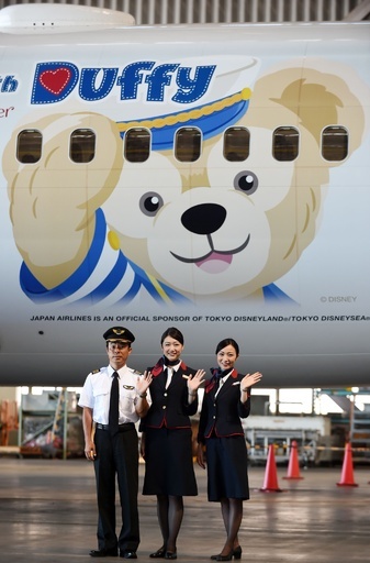 東京ディズニーシーのダッフィーが空へ JAL特別機
