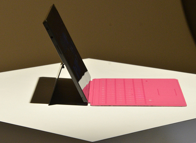 米マイクロソフト、タブレット型端末「サーフェス」を発表