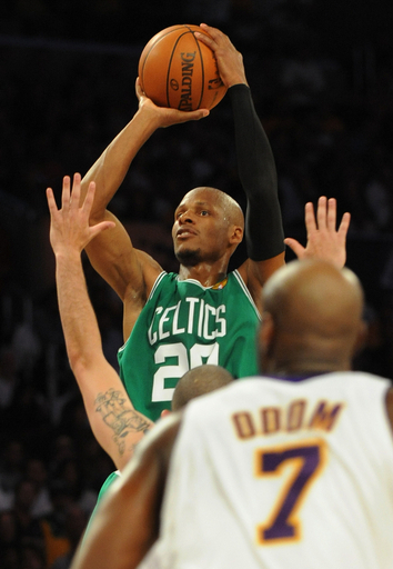 セルティックス第2戦を制す、レイ・アレン32得点 NBAファイナル