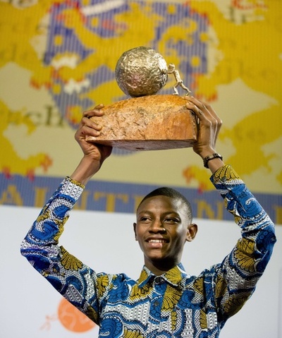 リベリア少年に「国際子ども平和賞」、子どもへの暴力根絶で功績