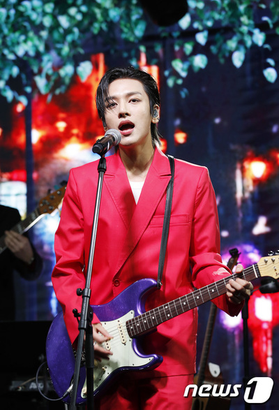 ハン・スンユン、1stミニアルバム「Lovender」ショーケースを開催 – KOREA WAVE