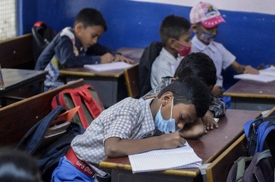 小学校教師、教え子にイスラム教徒の男児をたたかせる インド