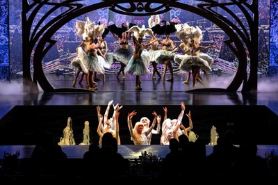 仏キャバレー「リド」閉鎖へ ダンサー大量解雇